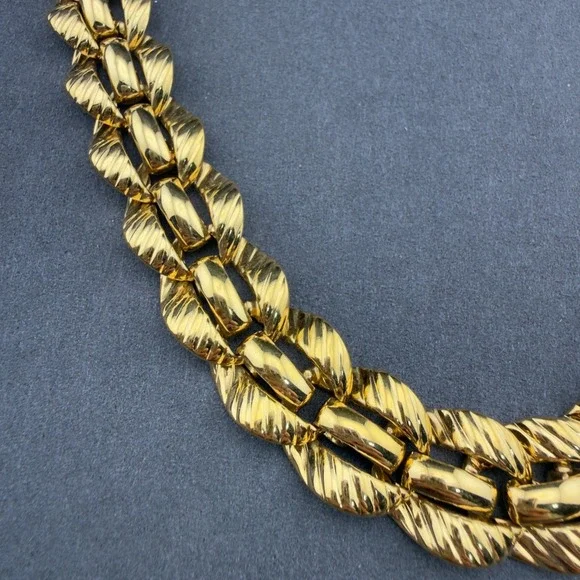 Monet Vintage Gold Tone Chunky Ribbed Link Statement Choker Necklace Retro 80s - Picture 4 of 9